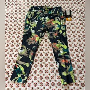 NWT Avia Tropical Leggings 3/4 length size small